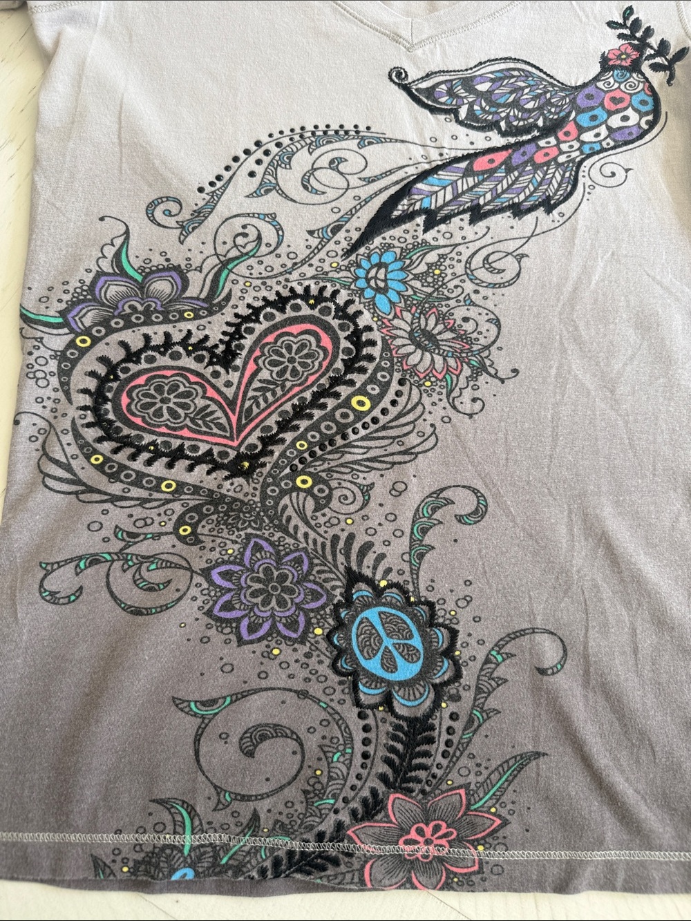 Lucky Brand T-Shirt V-Neck Bird, Heart & Peace Boho Design Luck Tees Gray Ombré - Picture 15 of 17